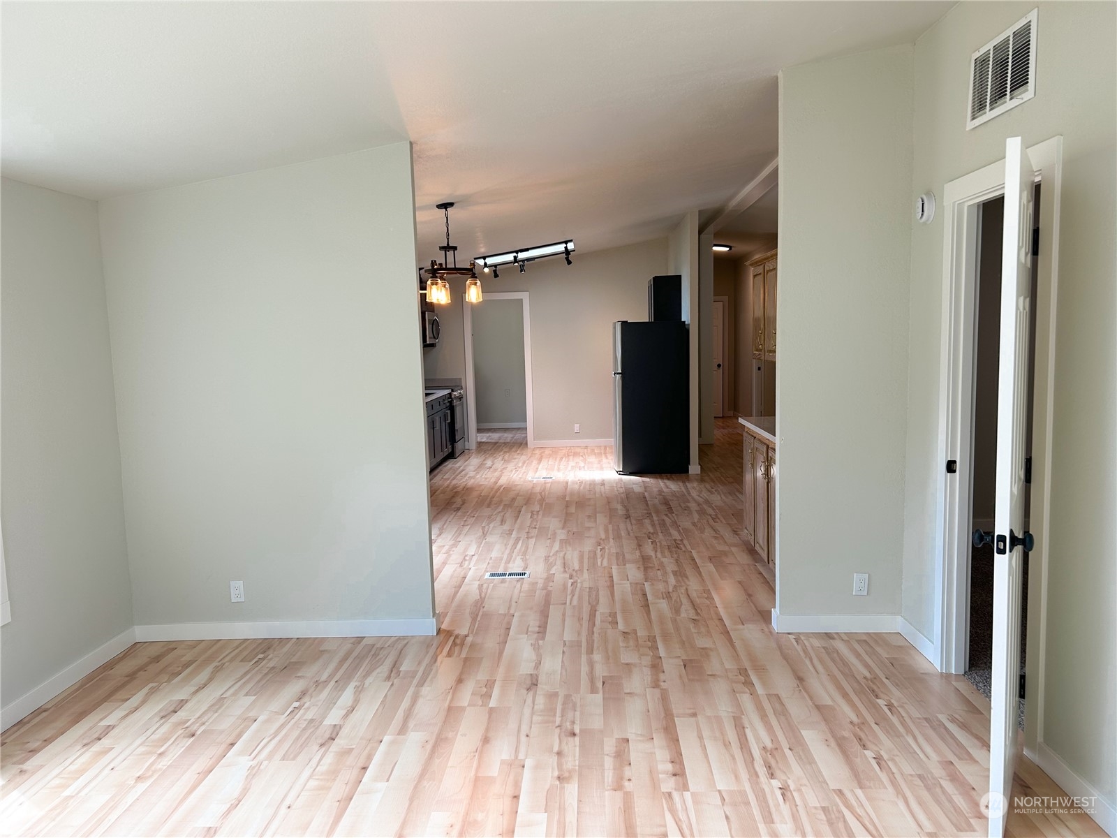 112 Levig Road Port Angeles, WA 98362 - Photo 30 of 37 a view of hallway with wooden floor