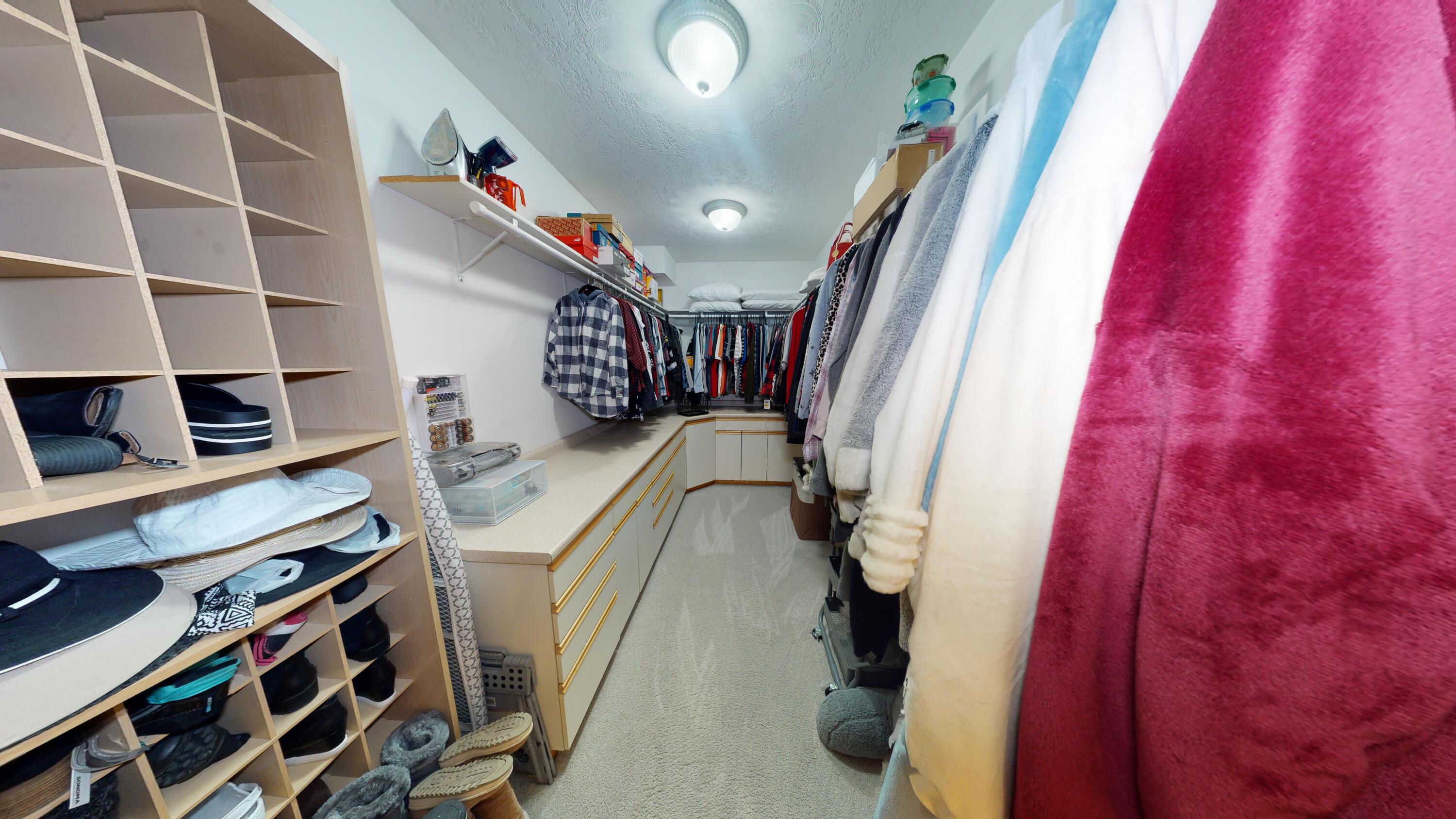 86760 Beaver Dam Road Scio, OH 43988 - Photo 21 of 31 Master walk-in closet