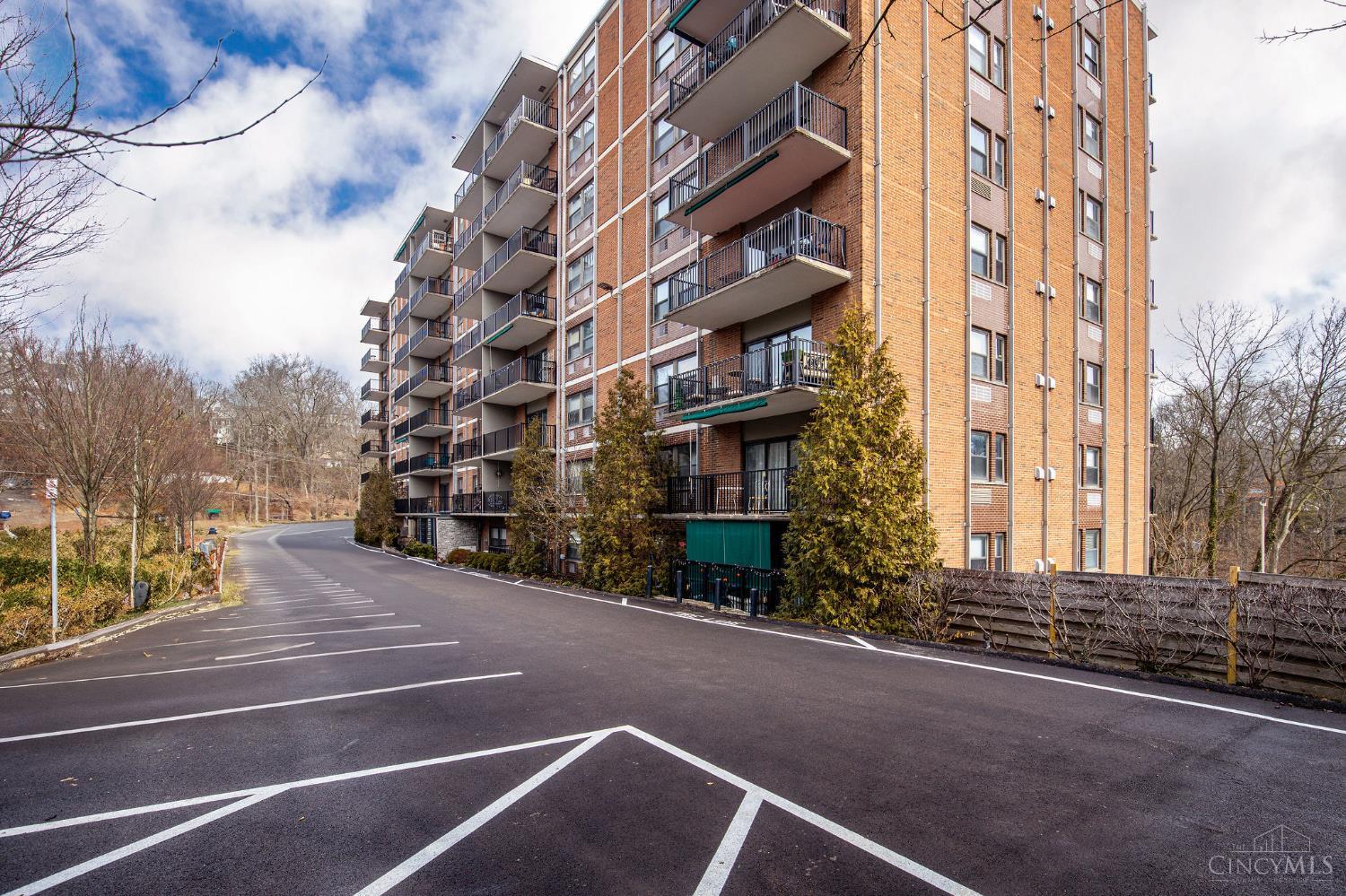 1815 William Howard Taft Road, Unit 501 Cincinnati, OH 45206 - Photo 31 of 32