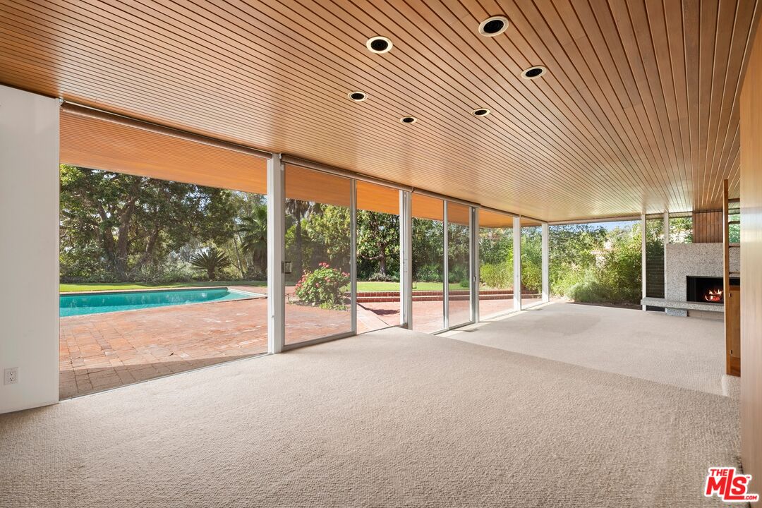 590 North Tigertail Road Los Angeles, CA 90049 - Photo 7 of 16