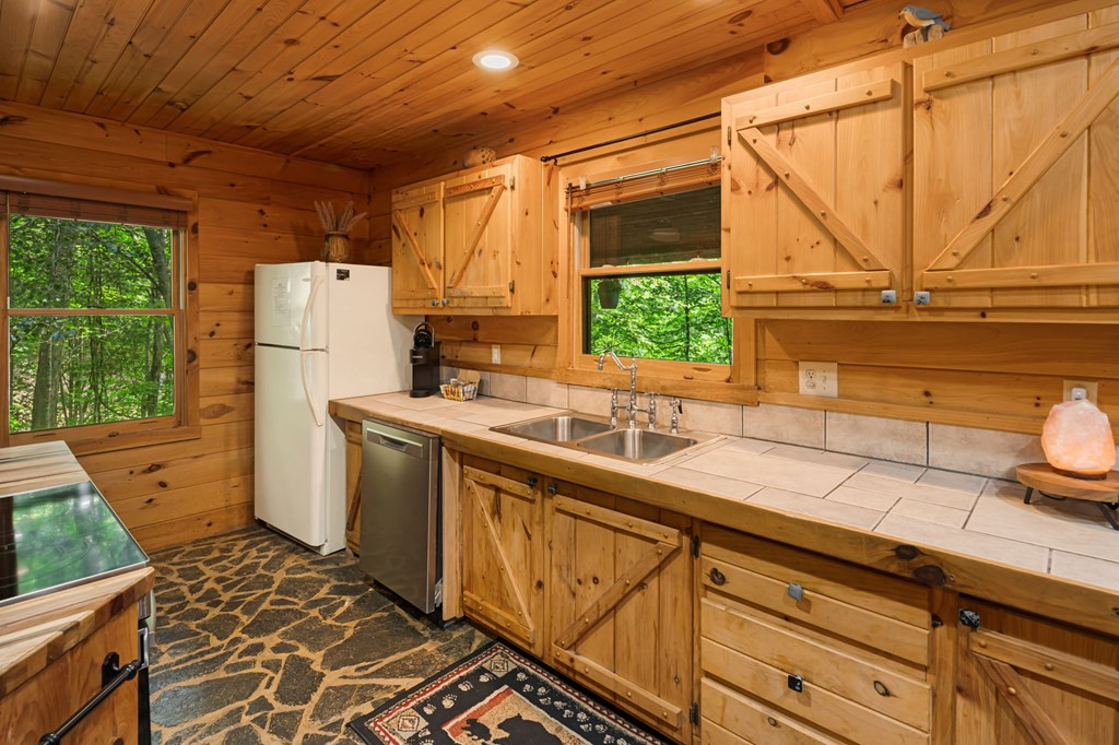 121 Rustys Ridge Bryson City, NC 28713 - Photo 13 of 48 Gallery Image 13