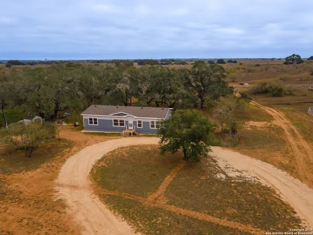 $600,000 | 1145 Postert Lane, Floresville, TX 78114