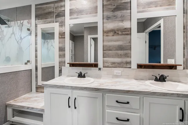 $600,000 | 1145 Postert Lane, Floresville, TX 78114