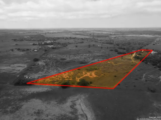 $600,000 | 1145 Postert Lane, Floresville, TX 78114