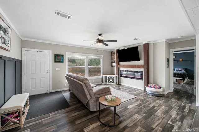 $600,000 | 1145 Postert Lane, Floresville, TX 78114