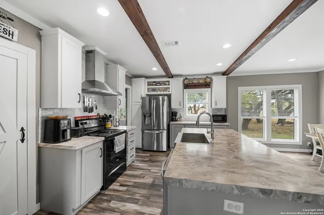 $600,000 | 1145 Postert Lane, Floresville, TX 78114