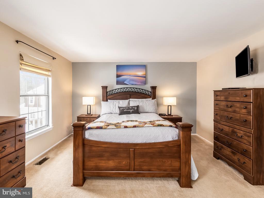 6008 Powell's Landing Road Burke, VA 22015 - Photo 11 of 34 Gallery Image 11