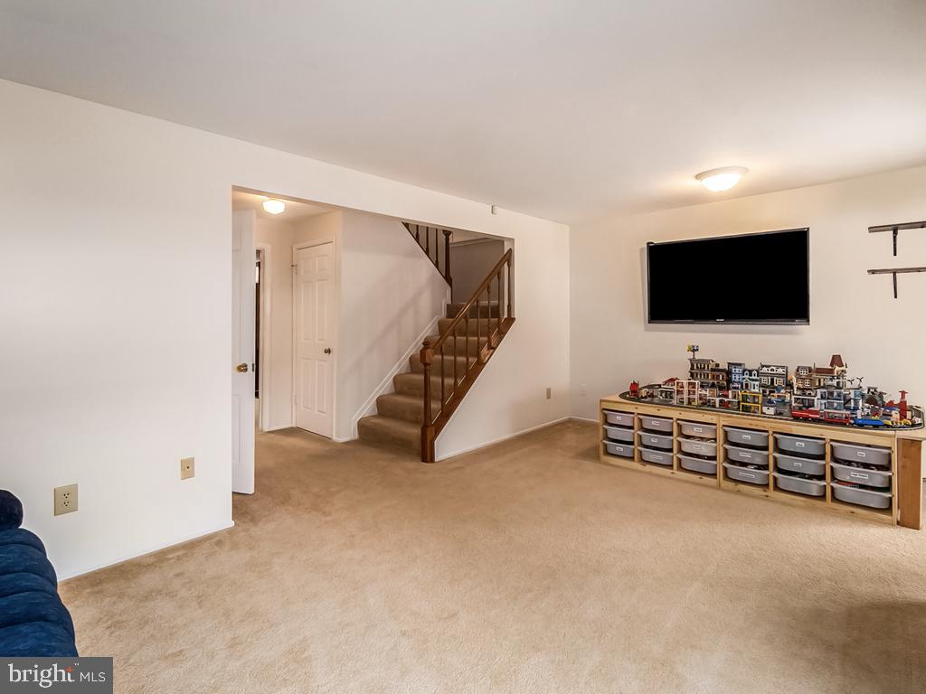 6008 Powell's Landing Road Burke, VA 22015 - Photo 21 of 34 Gallery Image 21