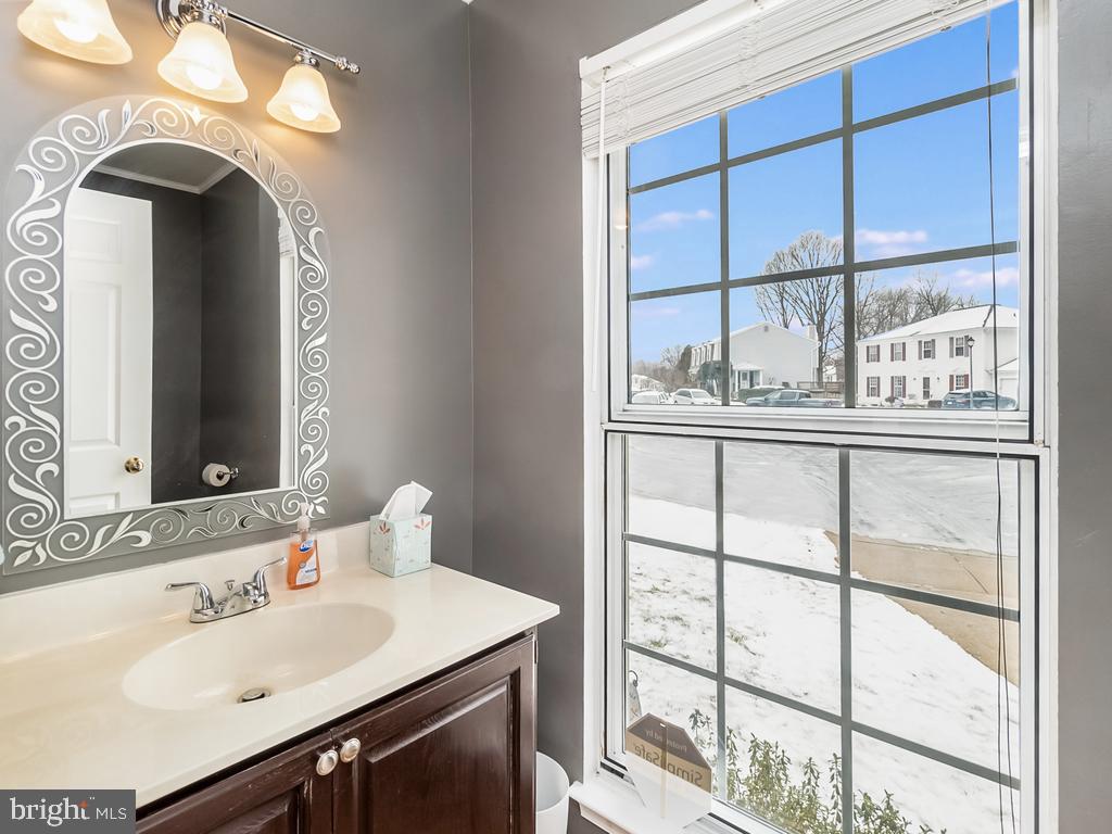 6008 Powell's Landing Road Burke, VA 22015 - Photo 6 of 34 Gallery Image 6