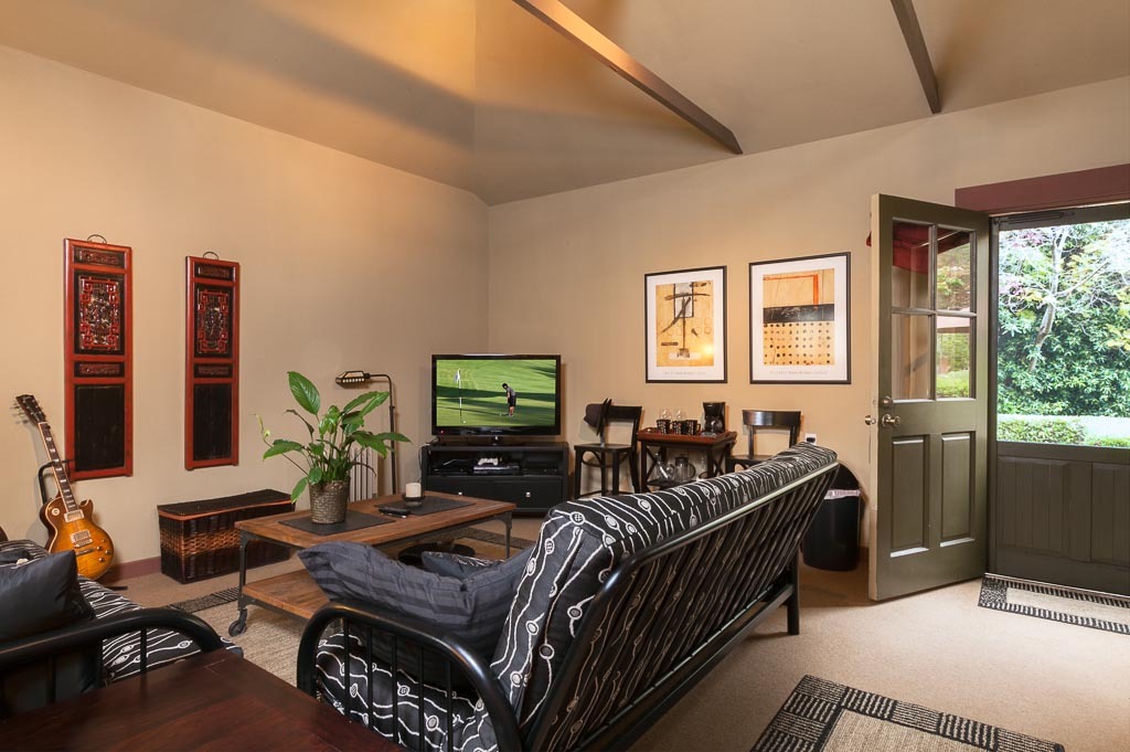GuestHouseLivingRoom