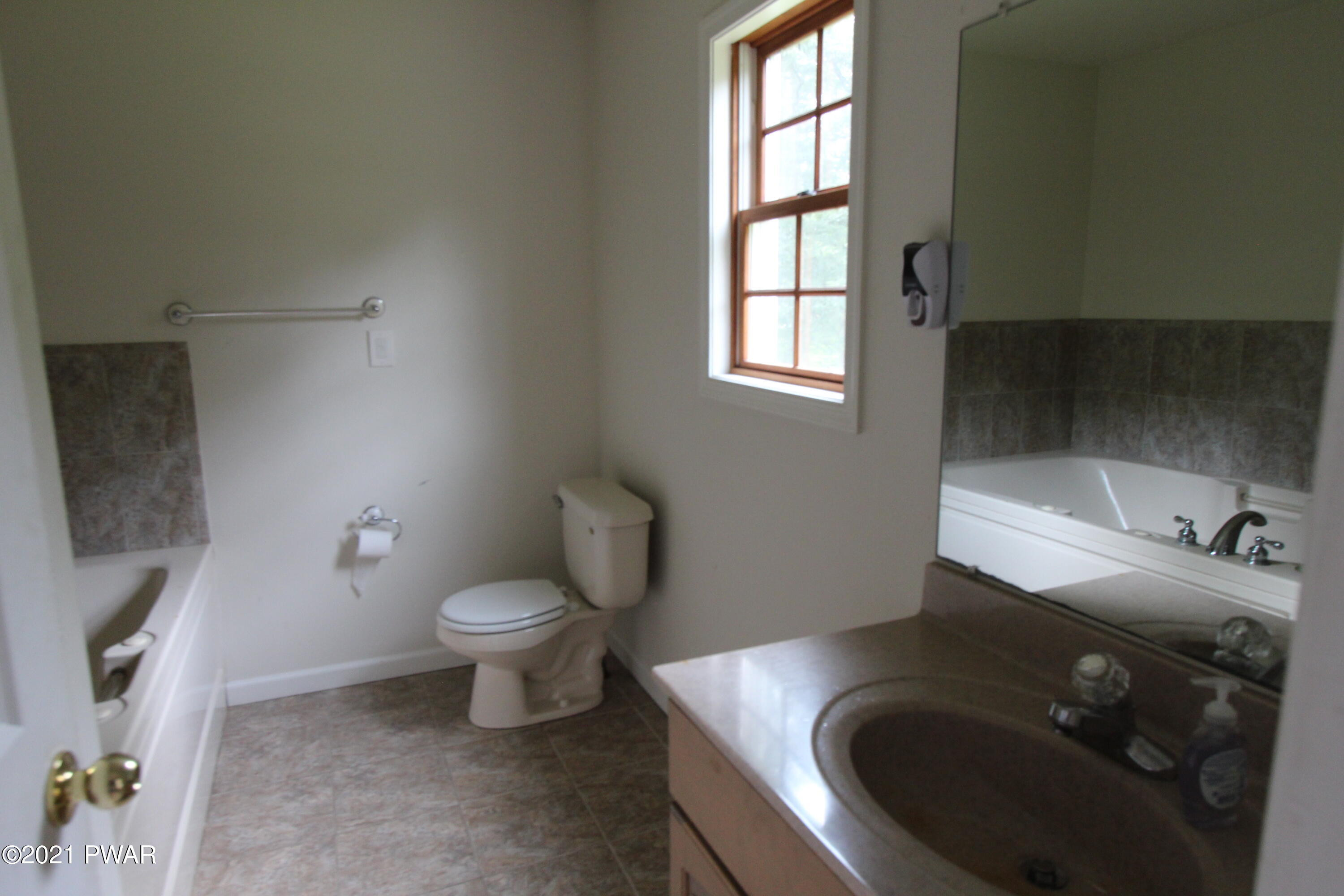 4764 Pine Ridge Drive West Bushkill, PA 18324 - Photo 17 of 20
