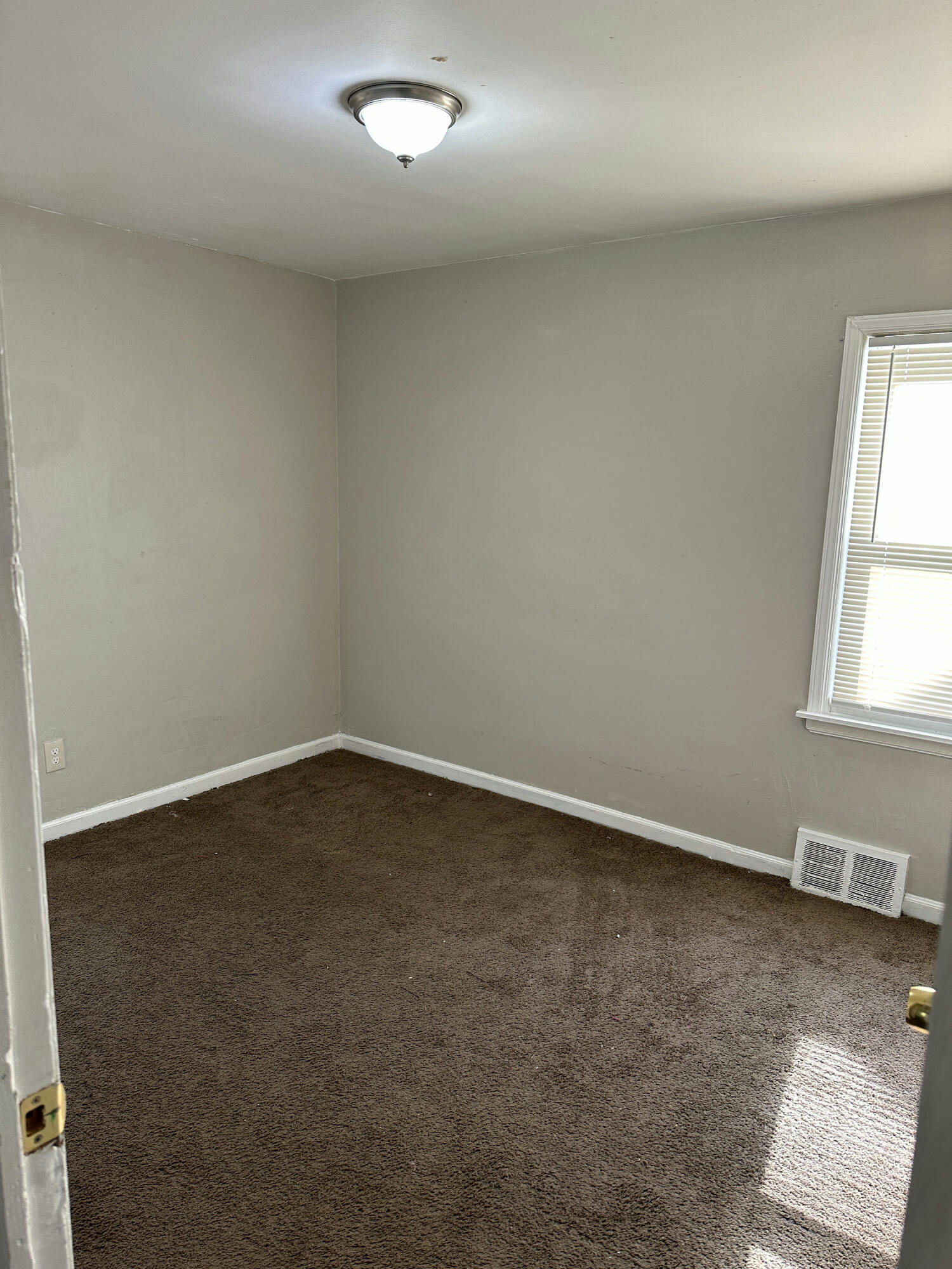 9608 Minock Street Detroit, MI 48228 - Photo 13 of 15 u9ynJ1aSC3Mxi_ceElEiUMN7ndVBf3ue_UkGQfeR