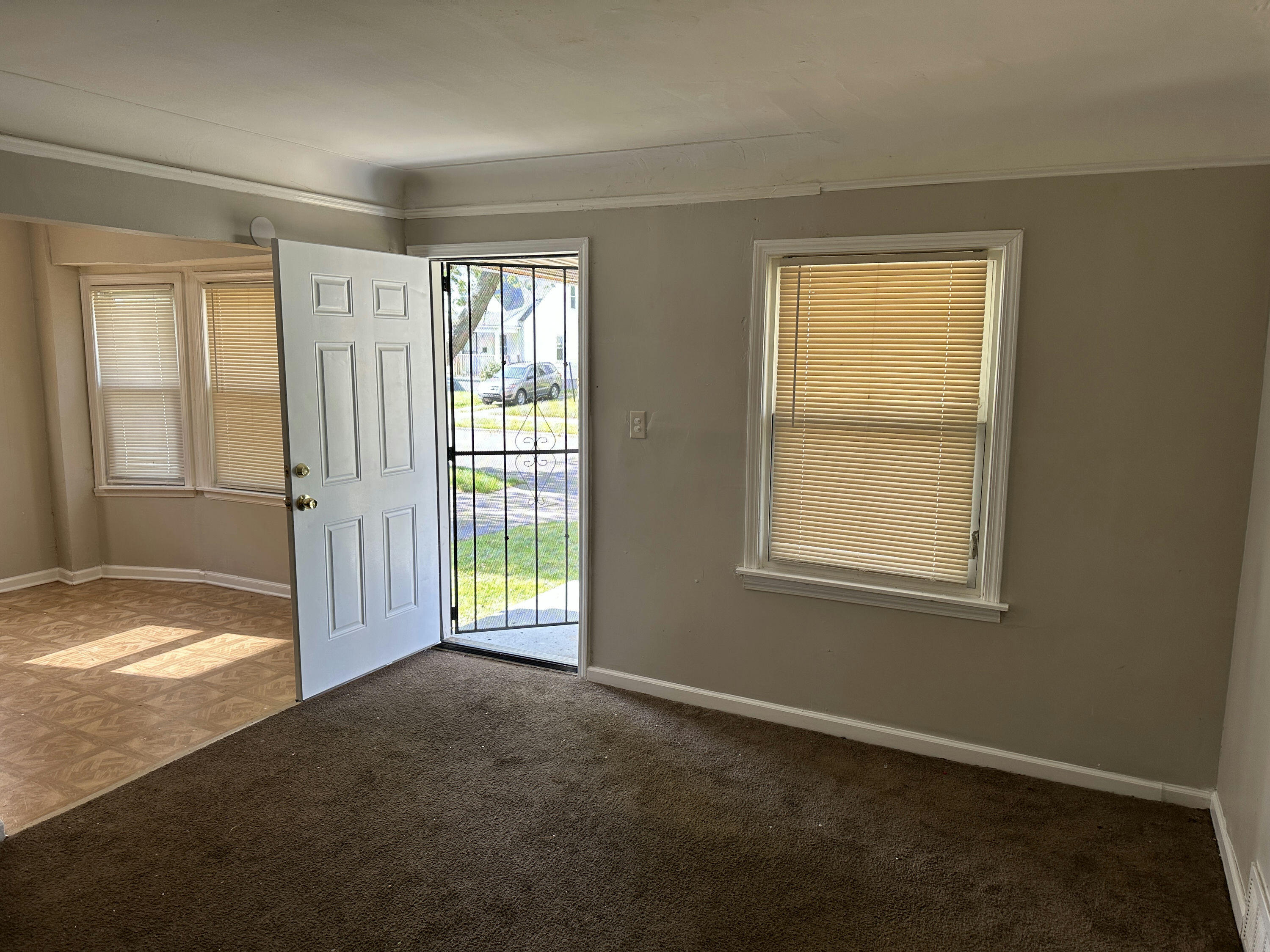 9608 Minock Street Detroit, MI 48228 - Photo 5 of 15 AQcTGFSYgWhijnJc7CTpx5KIaGQw_-JuA_PC-OAT