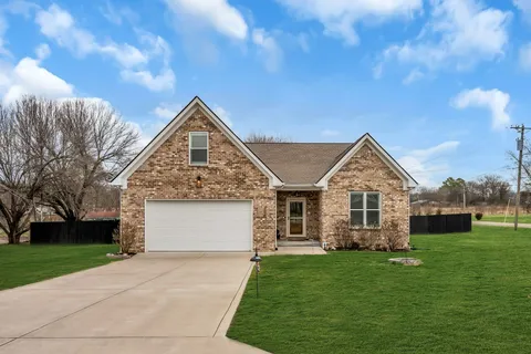 $469,900 | 700 Redwood Circle, Columbia, TN 38401