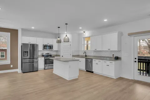 $469,900 | 700 Redwood Circle, Columbia, TN 38401