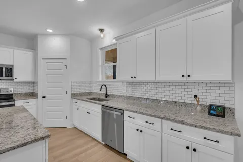 $469,900 | 700 Redwood Circle, Columbia, TN 38401