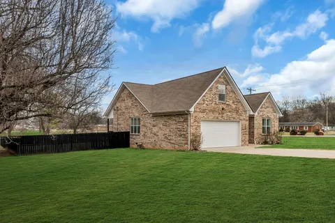 $469,900 | 700 Redwood Circle, Columbia, TN 38401