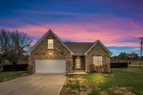 $469,900 | 700 Redwood Circle, Columbia, TN 38401