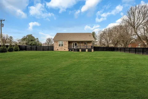 $469,900 | 700 Redwood Circle, Columbia, TN 38401