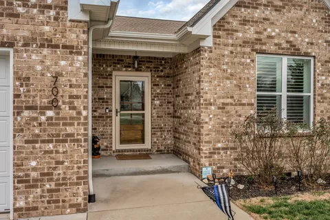 $469,900 | 700 Redwood Circle, Columbia, TN 38401