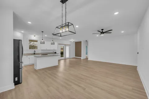 $469,900 | 700 Redwood Circle, Columbia, TN 38401