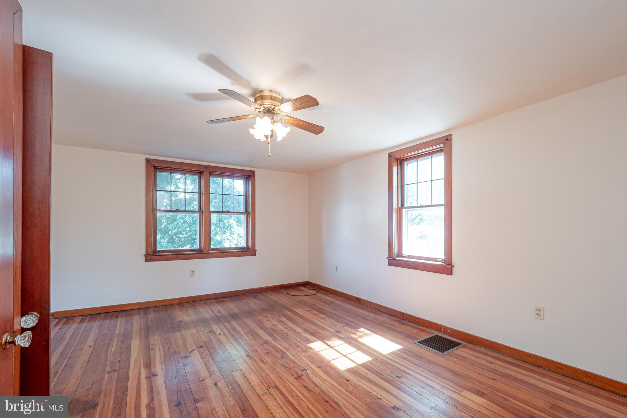 228 Pearl Street Pottstown, PA 19465 - Photo 26 of 43 Living room