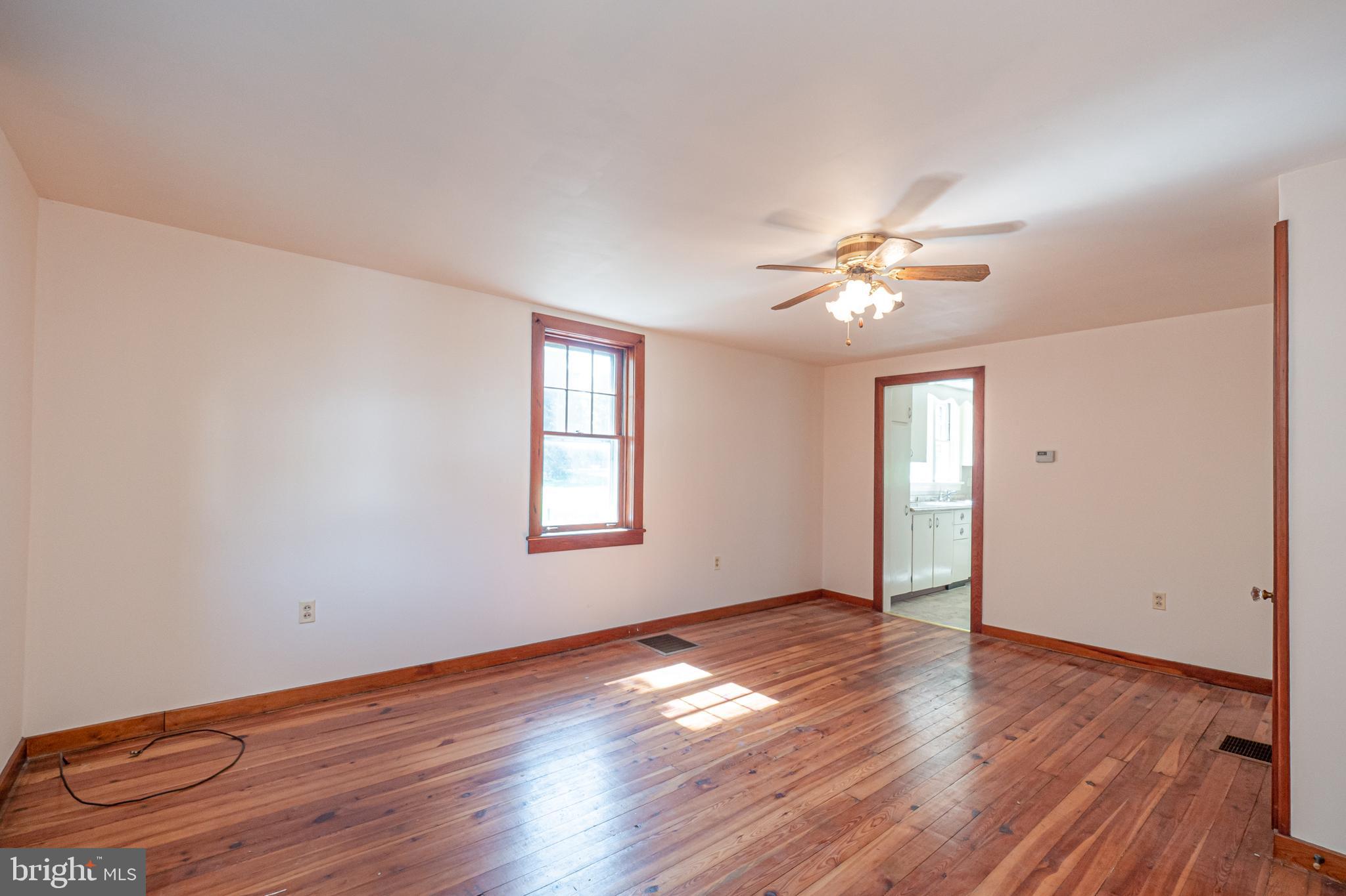 228 Pearl Street Pottstown, PA 19465 - Photo 27 of 43 Living room