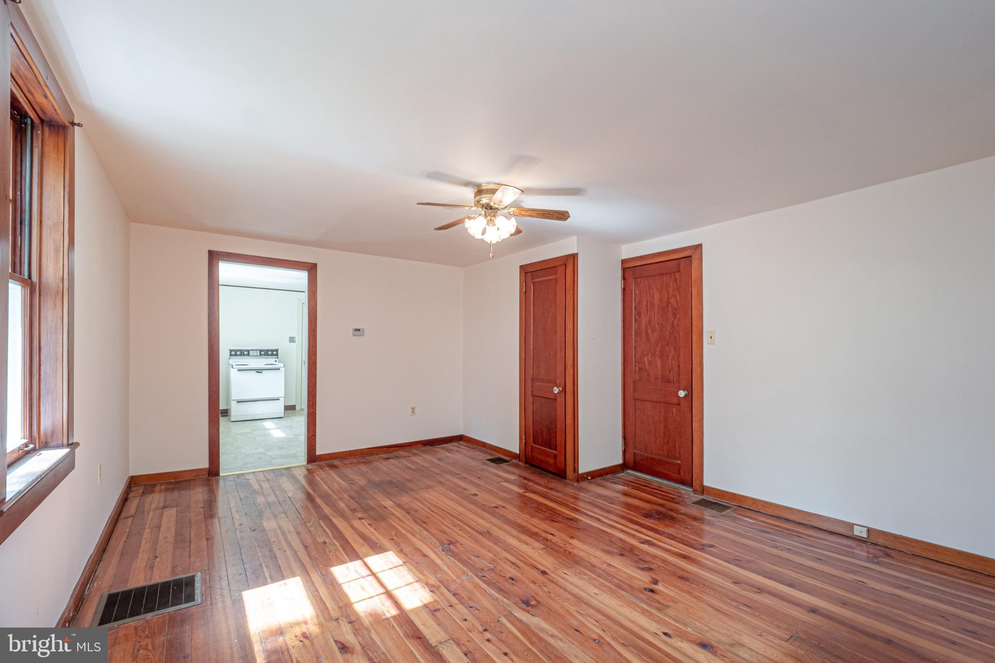 228 Pearl Street Pottstown, PA 19465 - Photo 28 of 43 Liviing room