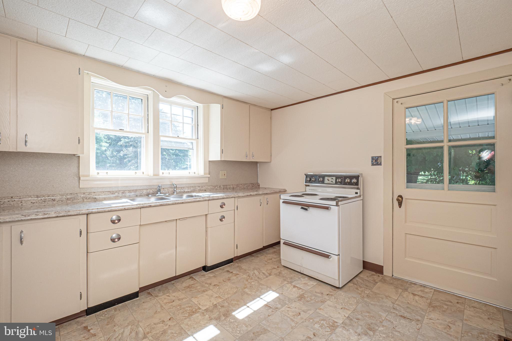 228 Pearl Street Pottstown, PA 19465 - Photo 29 of 43 Kitchen