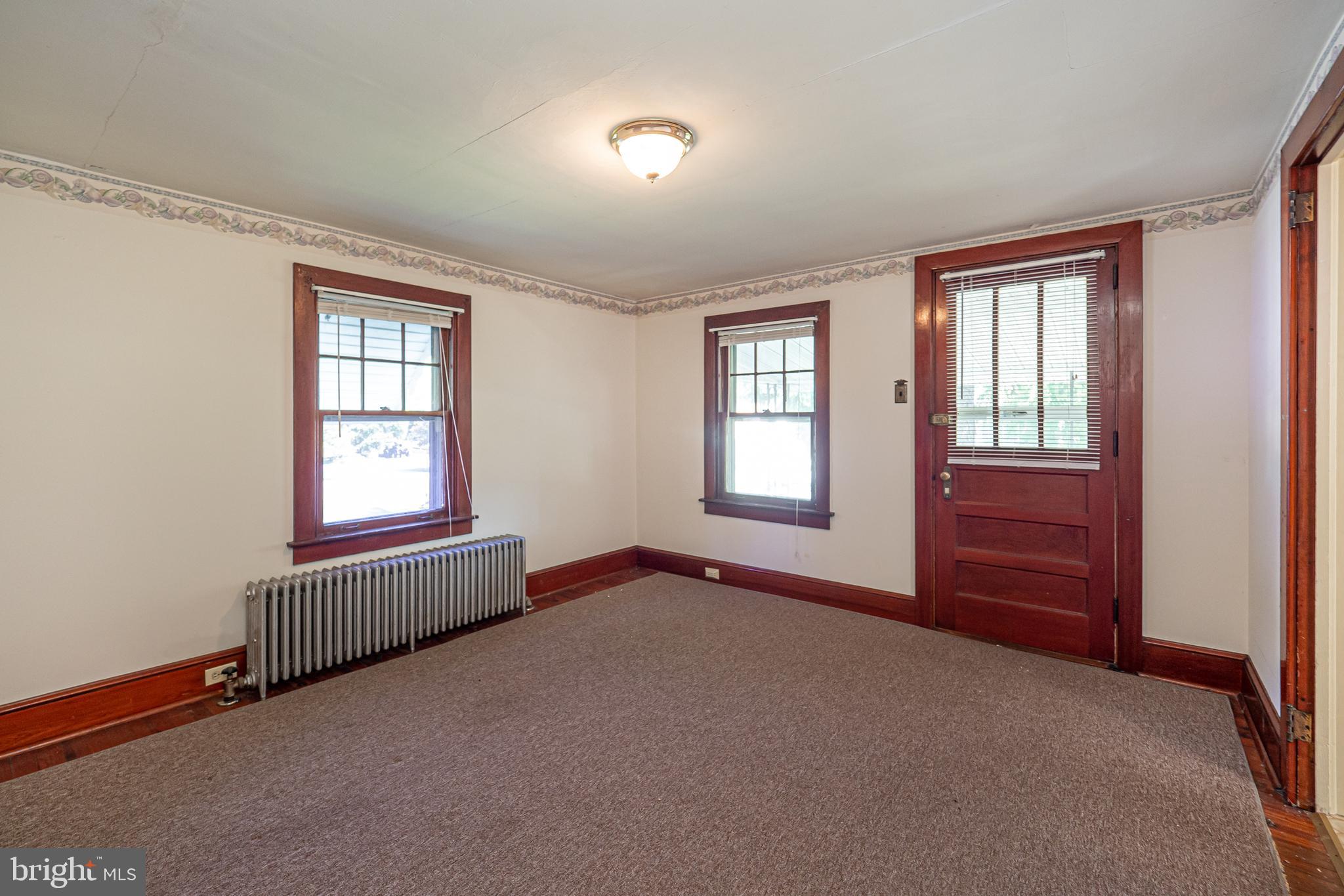 228 Pearl Street Pottstown, PA 19465 - Photo 5 of 43 Living Room