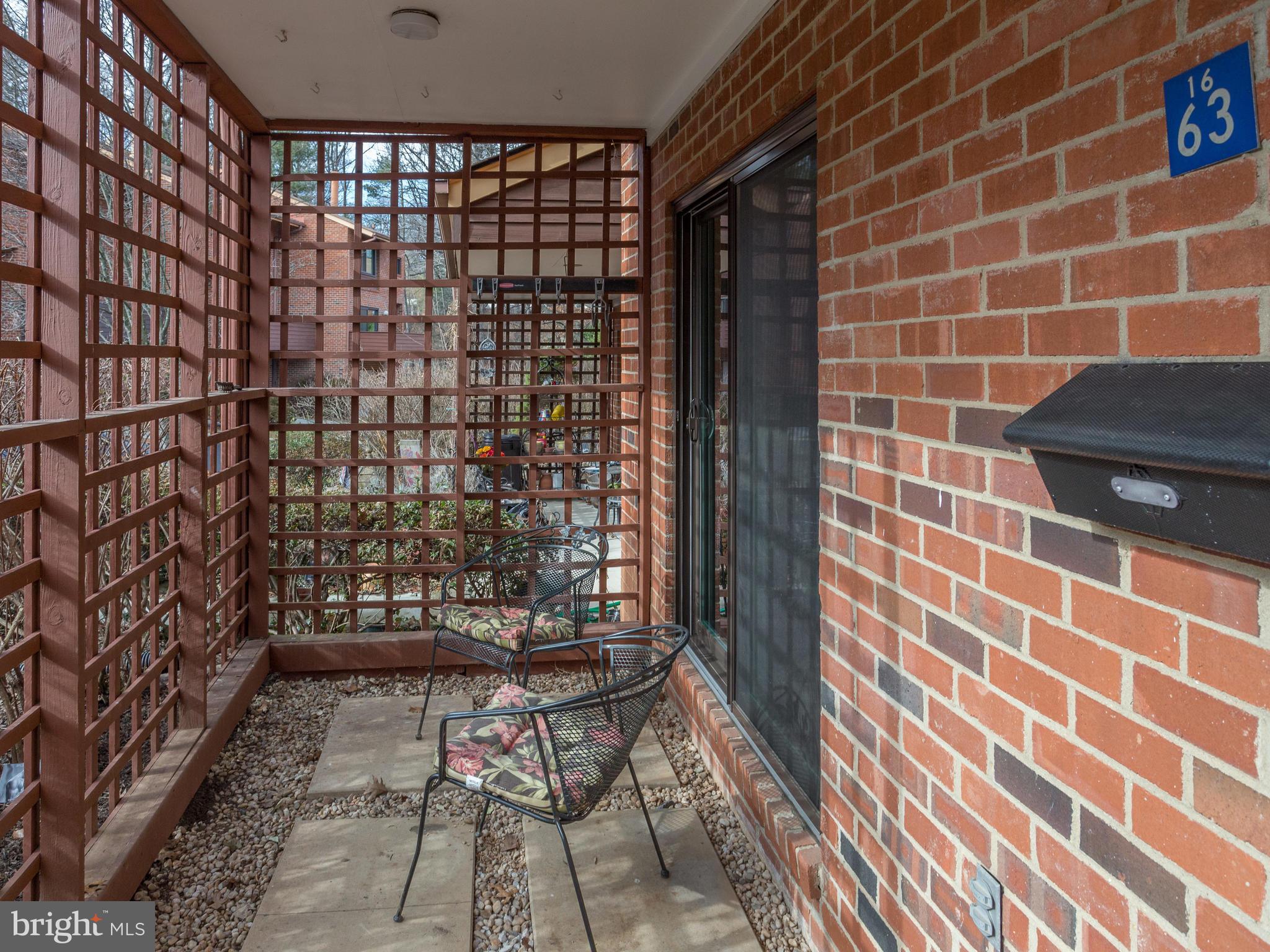 1663 Bachan Court Reston, VA 20190 - Photo 2 of 29 a bathroom with a shower