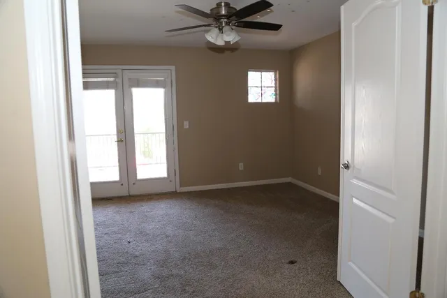 a view of empty room with window