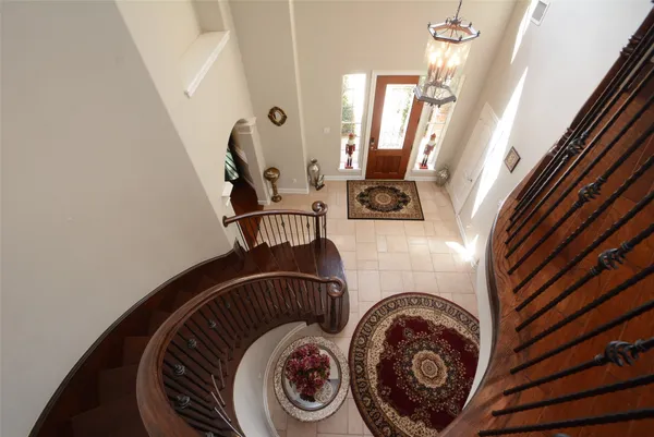 a view of living room with washer and dryer