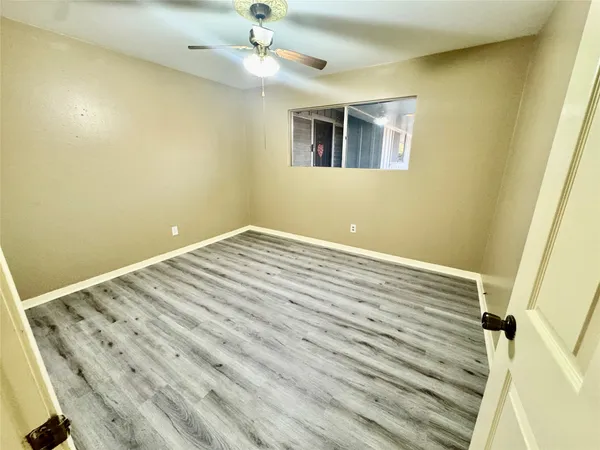 $1,250 | 2201 North Grand Boulevard, Unit 4, Pearland, TX 77581