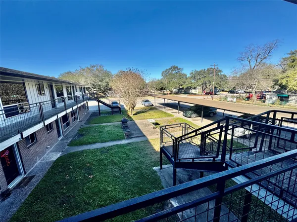 $1,250 | 2201 North Grand Boulevard, Unit 4, Pearland, TX 77581