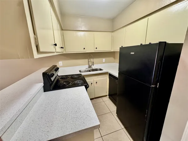 $1,250 | 2201 North Grand Boulevard, Unit 4, Pearland, TX 77581