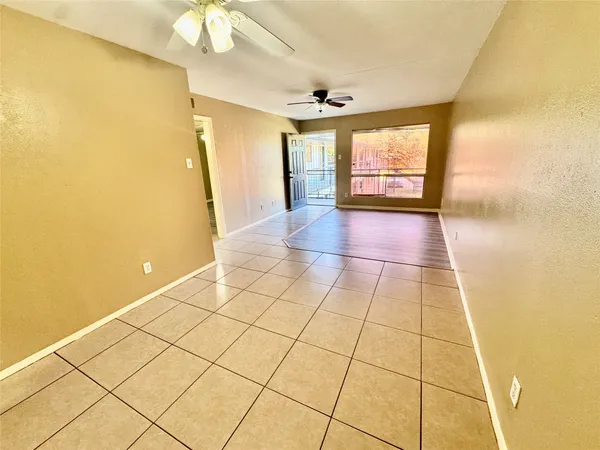 $1,250 | 2201 North Grand Boulevard, Unit 4, Pearland, TX 77581