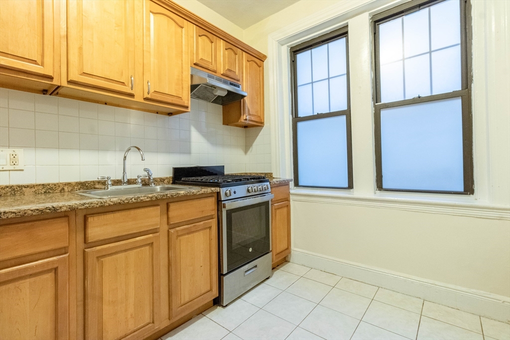 25 Mt Hood Road, Unit 2 Boston, MA 02135 - Photo 12 of 18