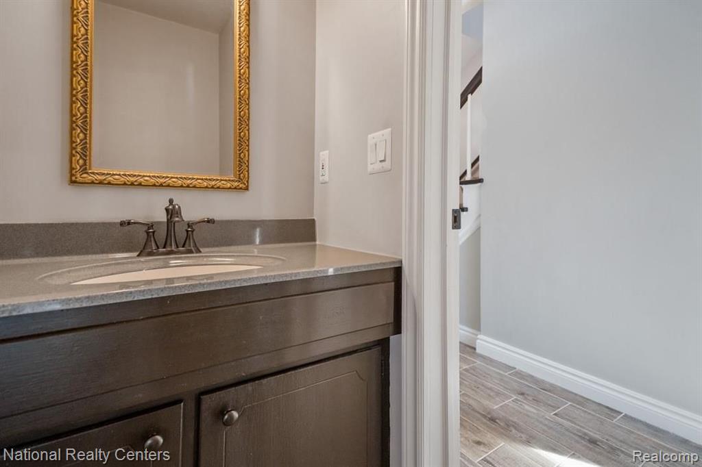 455 Cherry Tree Lane Rochester Hills, MI 48306 - Photo 13 of 35