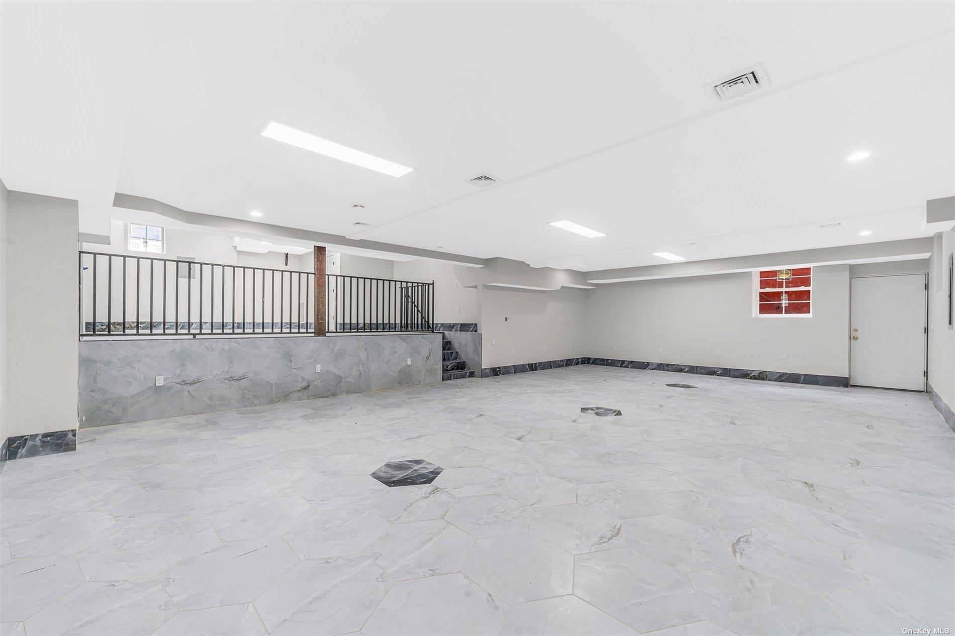 22 Solar Lane Albertson, NY 11507 - Photo 10 of 21 a view of a hallway