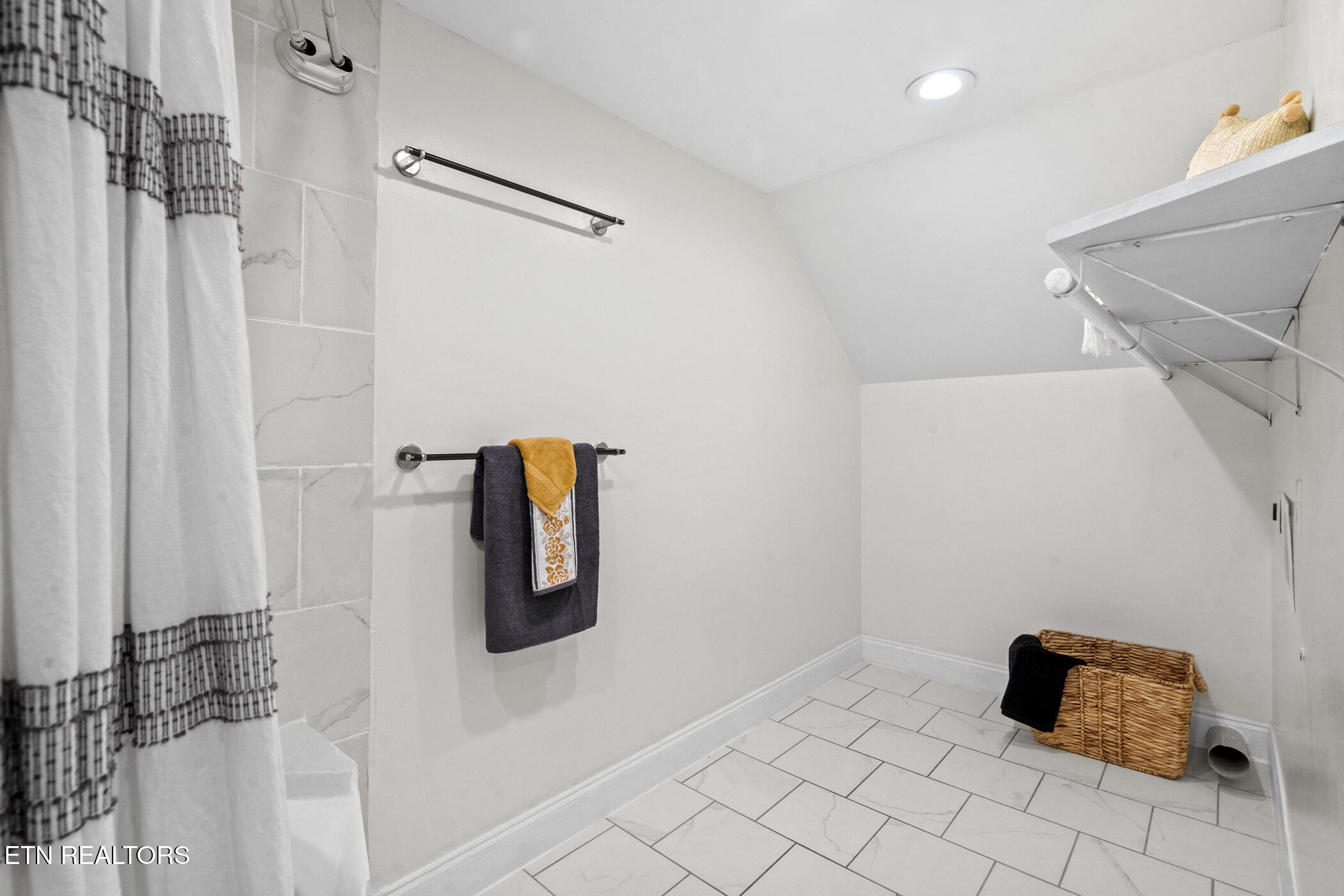 5728 Hickory Valley Road Heiskell, TN 37754 - Photo 39 of 60 GS Bath & Laundry area