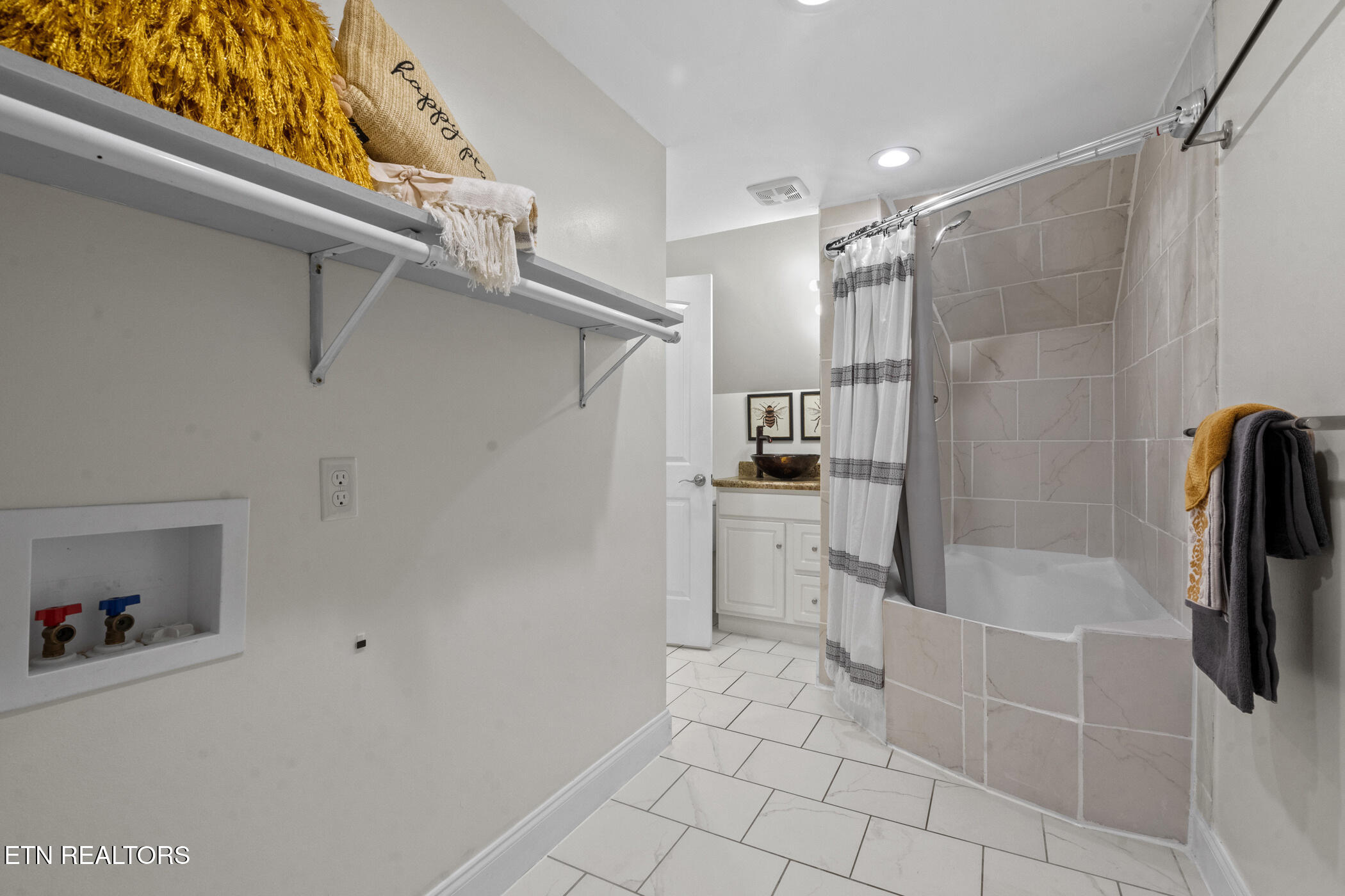 5728 Hickory Valley Road Heiskell, TN 37754 - Photo 40 of 60 GS Bathroom w Laundry