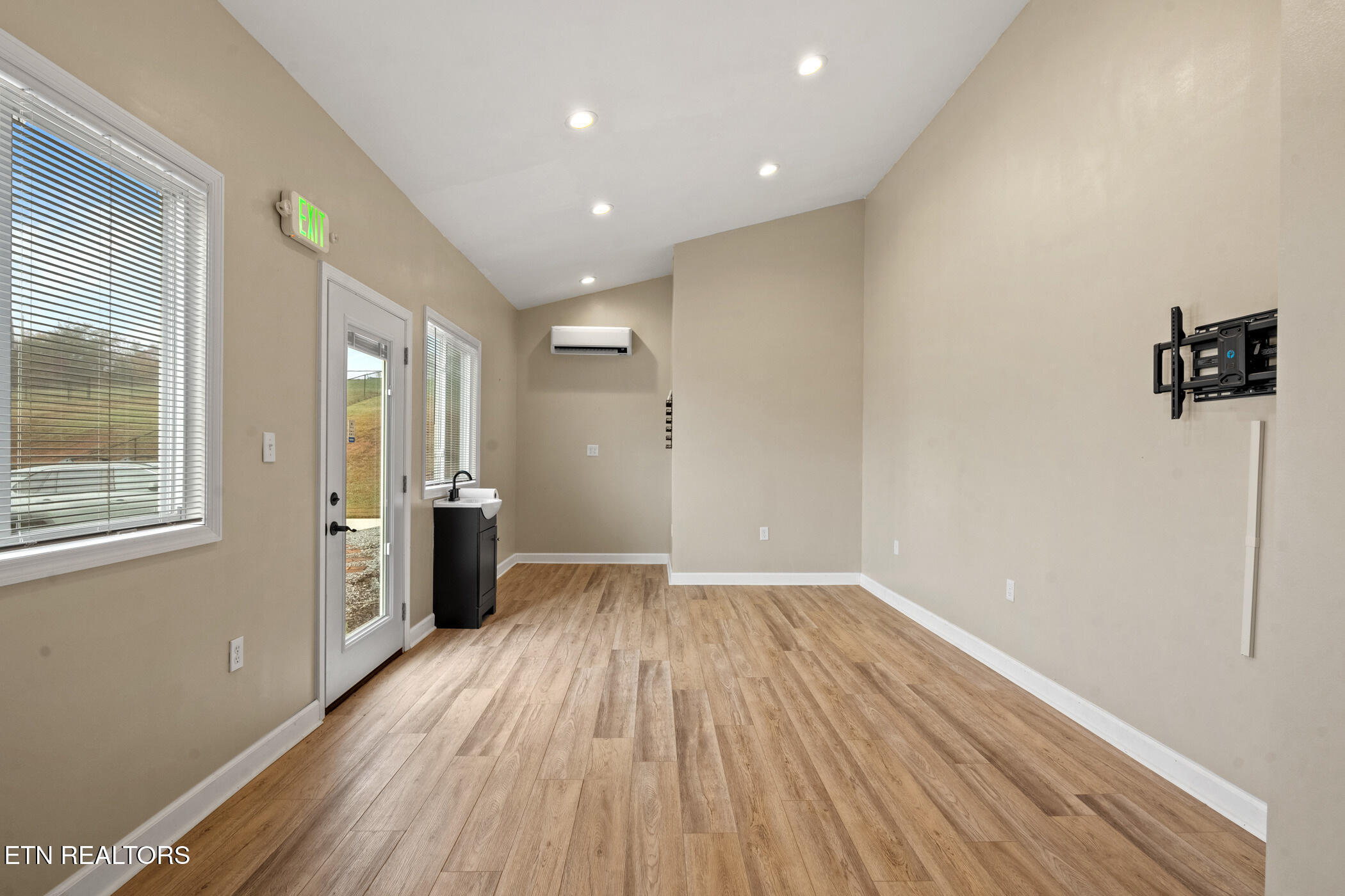 5728 Hickory Valley Road Heiskell, TN 37754 - Photo 47 of 60 Finished Studio