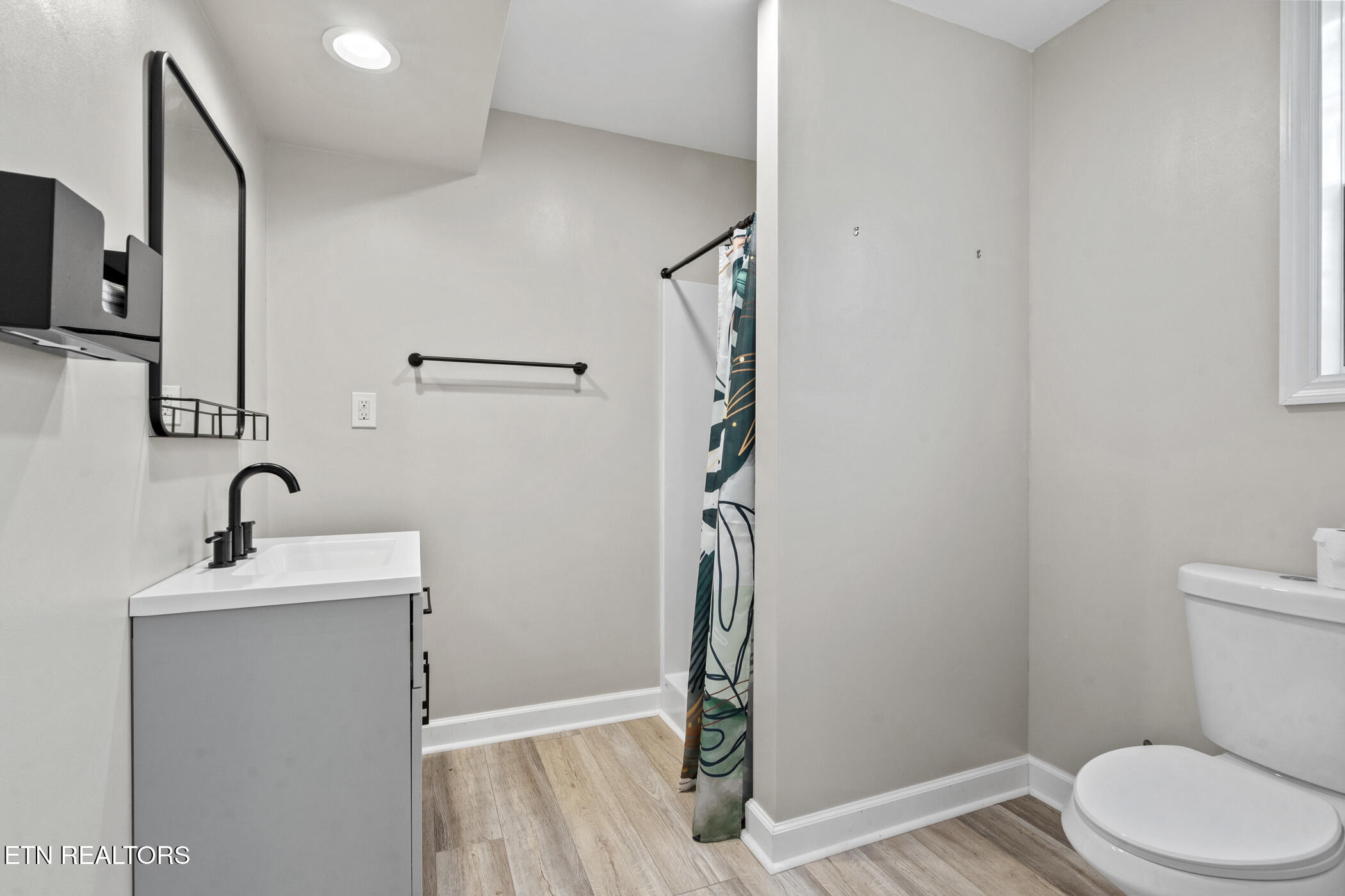5728 Hickory Valley Road Heiskell, TN 37754 - Photo 48 of 60 Full Bath in Studio