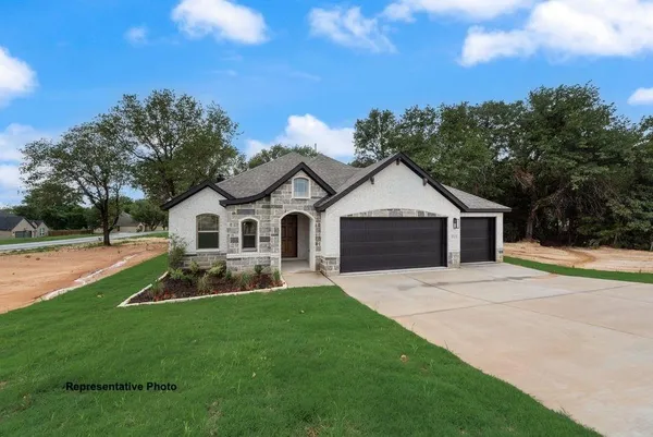 $419,990 | 309 Skeen Peak Drive, Springtown, TX 76082