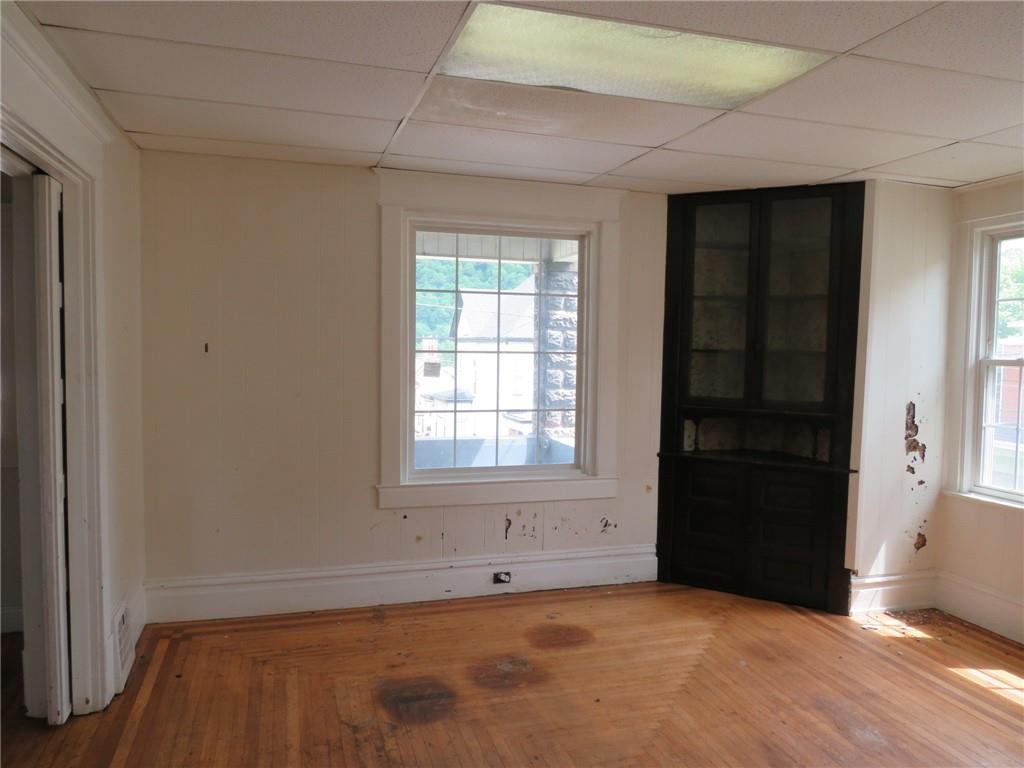 802 Howard Street Monongahela, PA 15063 - Photo 17 of 43 an empty room with window