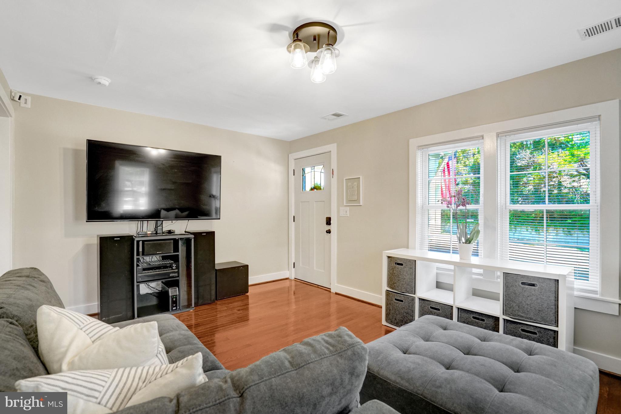 3107 Memorial Street Alexandria, VA 22306 - Photo 9 of 45 Drenched in natural light
