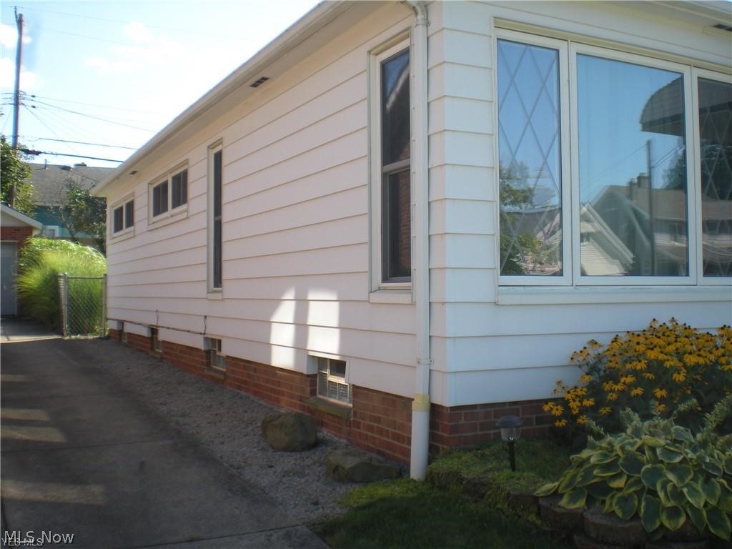 6907 Ridgewood Avenue Parma, OH 44129 - Photo 2 of 21