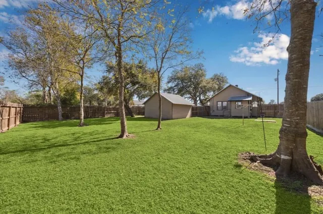 a view of a house with a backyard