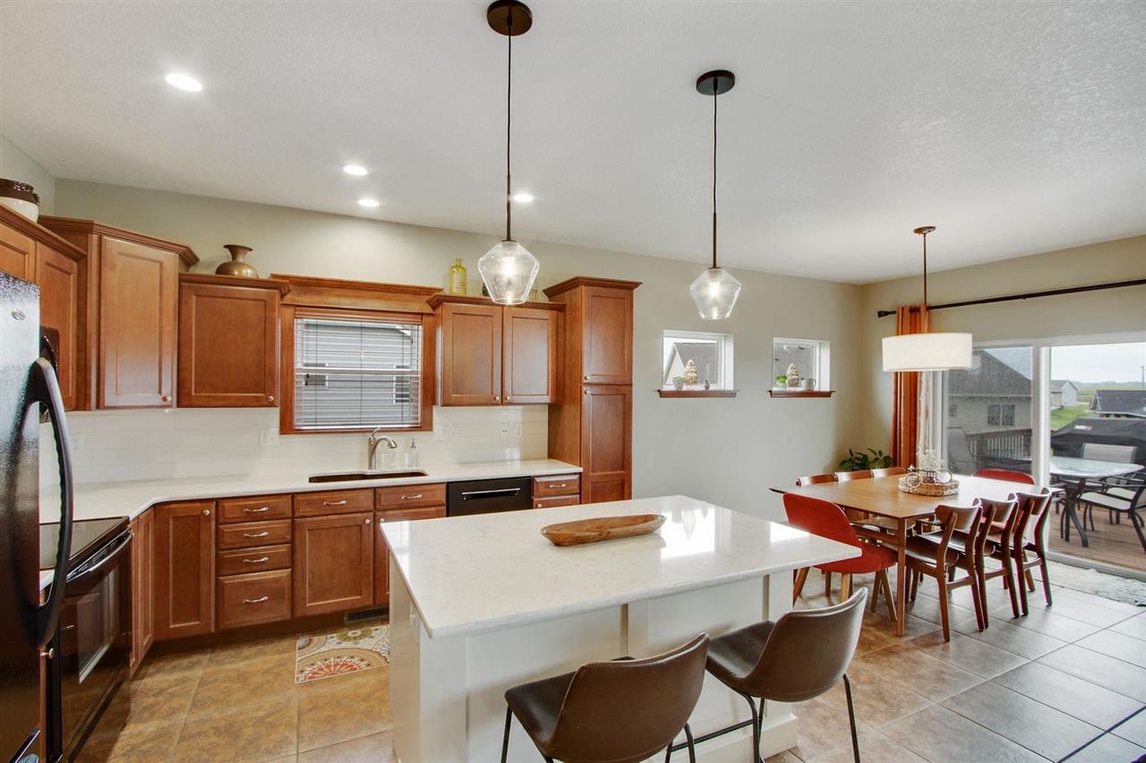 6607 Harrison Road Southwest Cedar Rapids, IA 52404 - Photo 9 of 34 Gallery Image 9